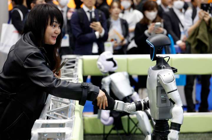 La IA busca reinventar el mercado laboral en Tokio con la mayor feria de robots del mundo