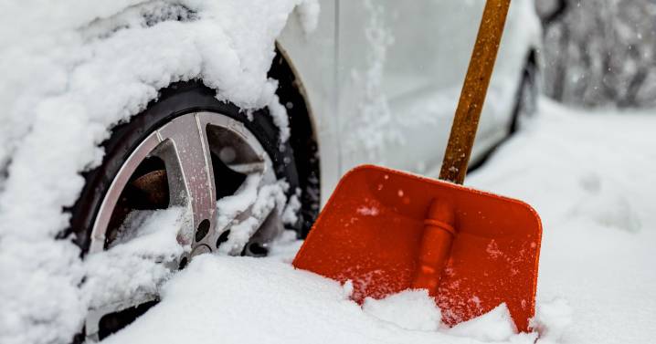 Households warned of 34cm 'snow bomb' in 14 counties during December freeze