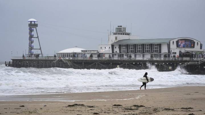 Amber rain warning issued as up to 100mm of rain to hit UK