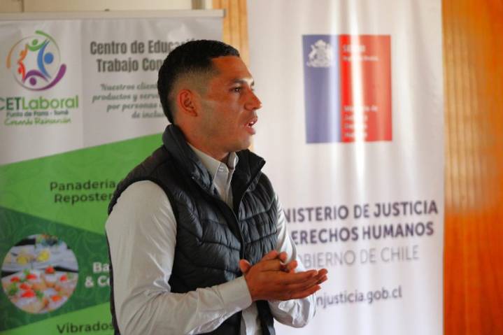 Reinserción con sentido: destacado expositor visita centro penitenciario del Biobío