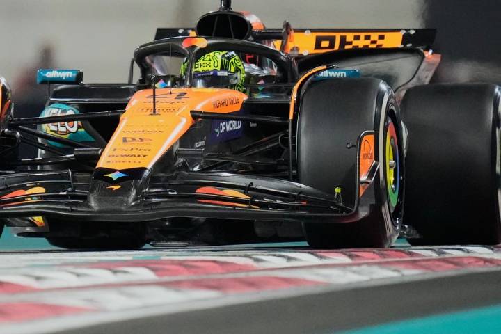 F1 Abu Dhabi GP 2025 live: Norris on brink of historic title as Verstappen leads from Piastri in decider