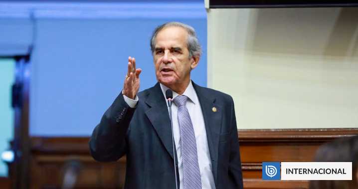 Chiabra, precandidato presidencial de Perú: "Los chilenos nos están tirando los problemas a nosotros"