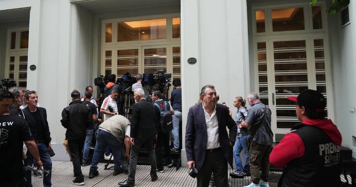 Argentinian police raid soccer clubs and Argentine Football Association