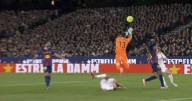 Polémica en el Camp Nou: el gol del empate anulado a Osasuna por falta sobre Joan García