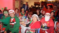200 abuelitos del Condado de Webb disfrutan de festejo especial navideño