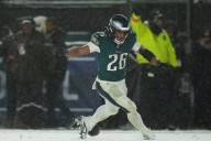 Eagles-Raiders live updates: Birds take commanding lead at the Linc