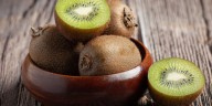 ¿Por qué recomiendan comer dos kiwis al día?