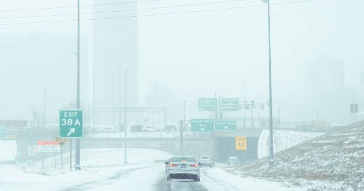 MoDOT didn’t pretreat roads before Monday’s snow. Agency says it expected later arrival