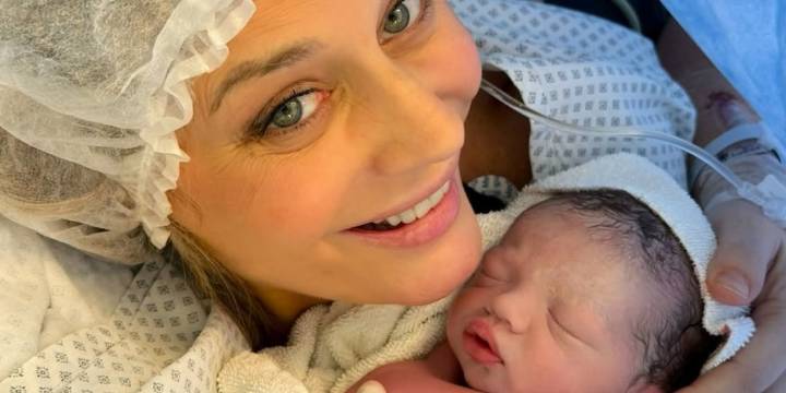 Rocío Marengo compartió una foto del calostro para su hijo Isidro, tras convertirse en mamá: “Oro líquido”