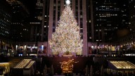 Iluminan el árbol de Navidad del Rockefeller Center