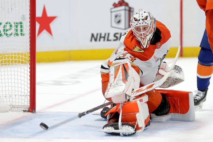 Deadspin | Ducks eager to rebound in clash vs. floundering Devils