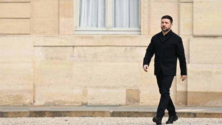 Zelenski refuerza en París su posición negociadora
