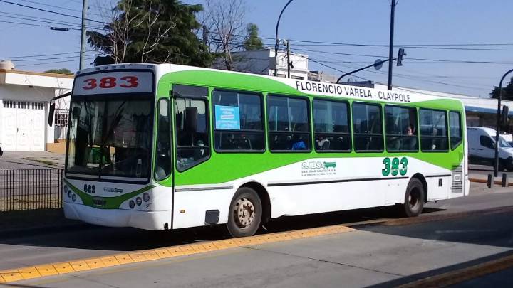 Paro de colectivos: la línea 383 de Claypole sigue sin servicio y se suman más líneas del AMBA