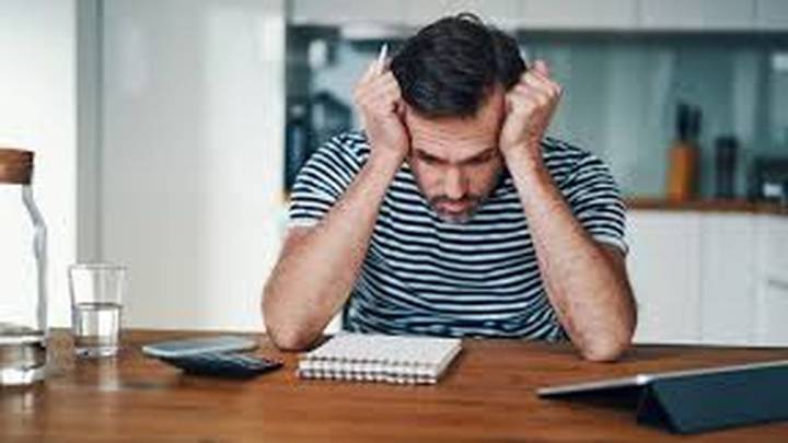 Crisis salarial: 7 de cada 10 trabajadores no cubren la canasta básica Un informe del Instituto Gino Germani (UBA) reveló que el 72% de los trabajadores cobra menos de $1 millón al mes, por debajo de 