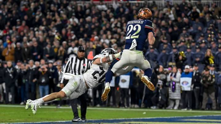 Navy goes for it, rallies to beat Army on 4th