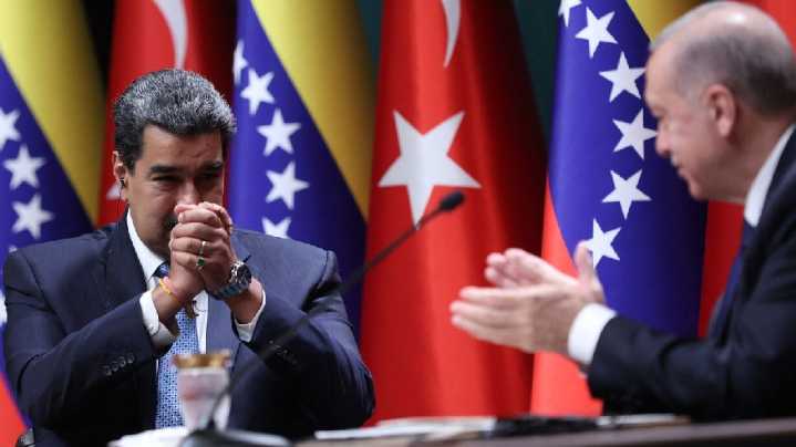 Maduro y Erdoğan hablan de restablecer la conexión aérea entre Caracas y Estambul