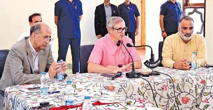 CM Omar reviews urban projects taken up under SASCI