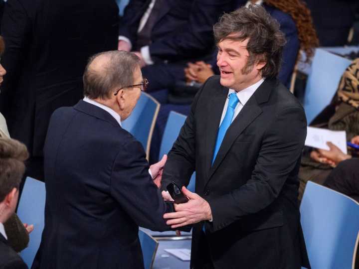 Milei asistió a la entrega del Nobel de la Paz en Noruega, pero adelantó su regreso sin la foto con María Corina Machado