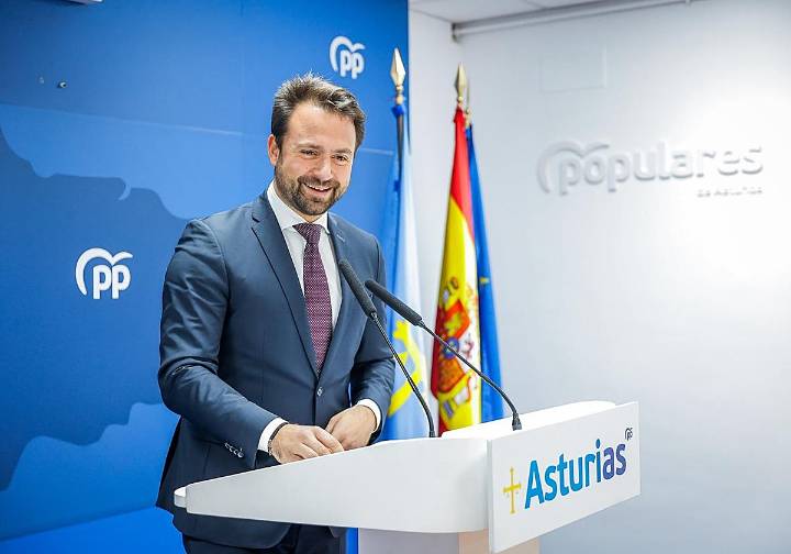 Queipo rechaza la «burbuja presupuestaria» de Barbón que «alimenta una Administración enorme» y frena la inversión