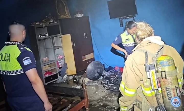 Simoca: un incendio destruyó una habitación y fue controlado a tiempo por Bomberos