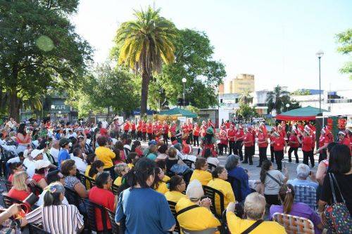 Con temática navideña, adultos mayores participaron del cierre del año de Bien Activos