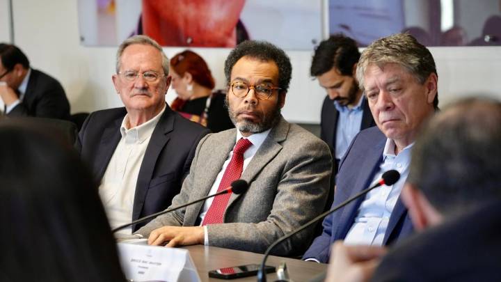 MinTrabajo Antonio Sanguino lamentó posición de Fenalco con negociación del salario mínimo 2026, tras primer encuentro para concertar