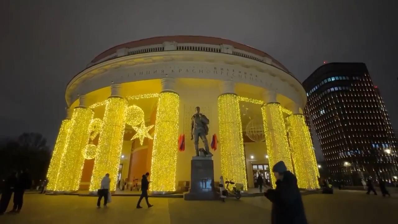 Moscow gets ready for the new year with Christmas fairs, ice rinks and decorations