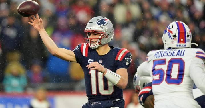 Bills rally from 21-point deficit to beat Patriots 35-31, stay alive in AFC East race