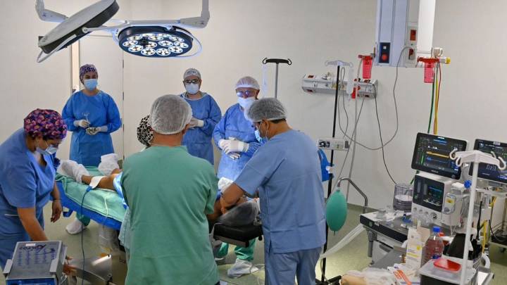 Mientras se trasladaban pacientes, el Hospital Jaime Ferré realizó su primera cirugía