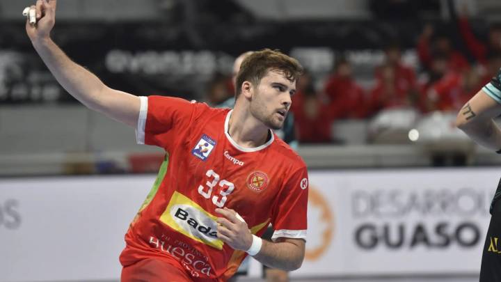 Artur Parera renueva por dos temporadas con el Bada Huesca: "Confío en el club y en su gente"