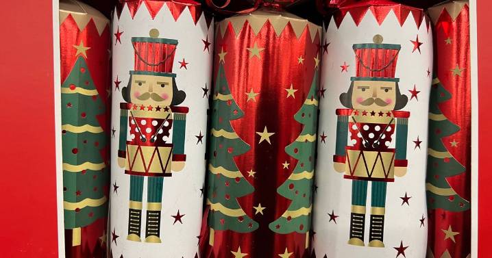 101 of the best Christmas cracker jokes for 2025