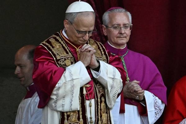 El papa dice que es mejor el diálogo e incluso presiones económicas que atacar Venezuela