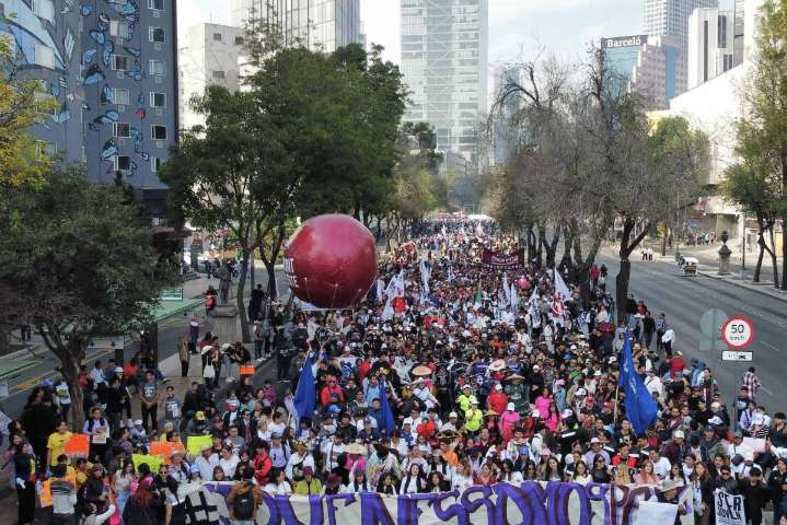 Perreo, batucada y consignas: juventudes toman las calles en apoyo a Sheinbaum