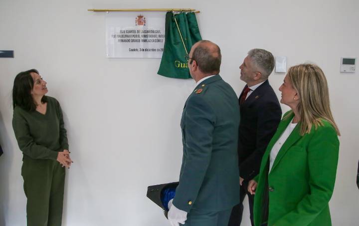 Marlaska inaugura el cuartel de la Guardia Civil de Caudete y avanza que el II plan de infraestructuras «estará en fechas próximas»