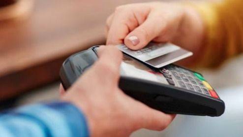 El 53% de la clase media agotó ahorros o se endeudó en 2025