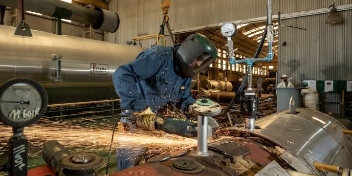 Reforma laboral del Gobierno: qué propone sobre vacaciones, indemnizaciones, despidos y los “bancos de horas”