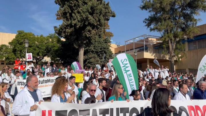 Protesta en Málaga de los médicos en contra el proyecto del Estatuto Marco