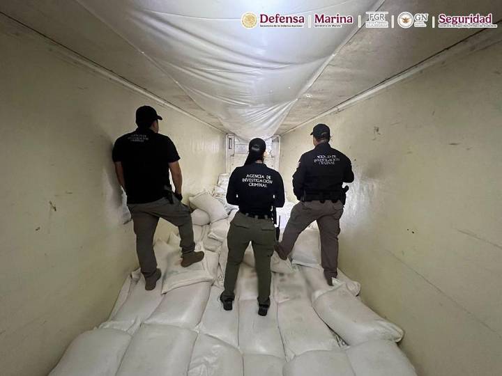 Detienen a dos en Sinaloa que transportaban 320 kilos de metanfetamina en tractocamión
