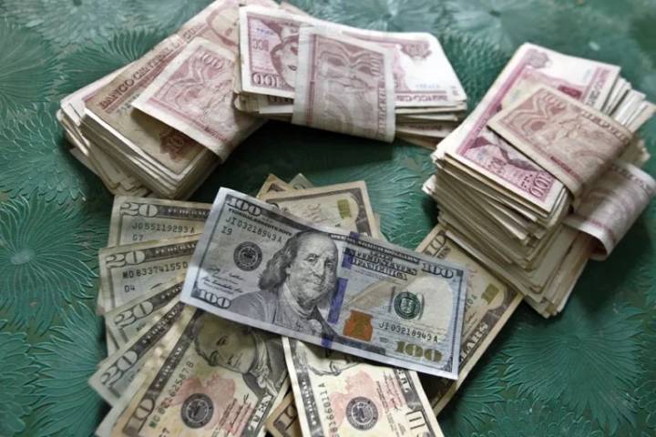Cuba autoriza el uso de divisas extranjeras (dólar y euro) en su economía por nueva ley