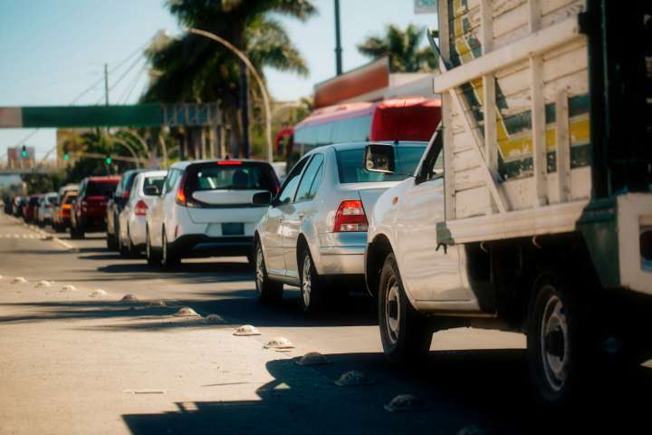Caravana de productores afecta carreteras de Guanajuato. Exigencias por Ley de Aguas