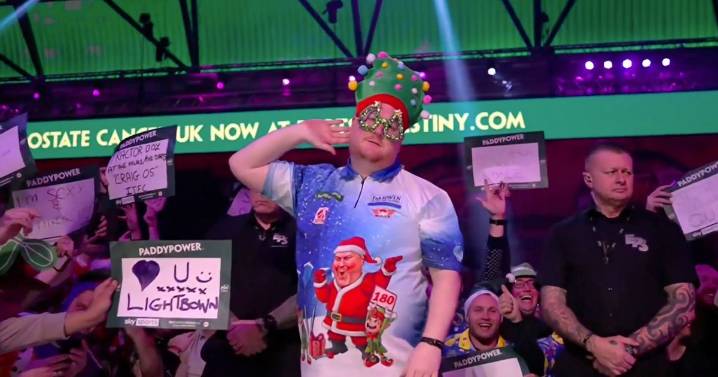 Darts fans say it's 'officially Christmas' as Ricky Evans produces an 'all