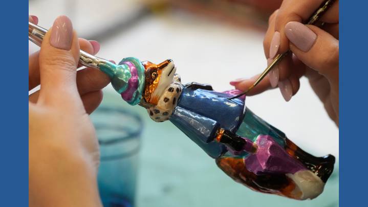 The Polish 'magicians of glass' who create Christmas baubles for clients worldwide