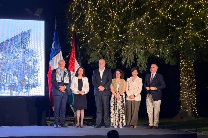 Gobierno participa en encendido del árbol palestino que homenajea a las víctimas en Gaza
