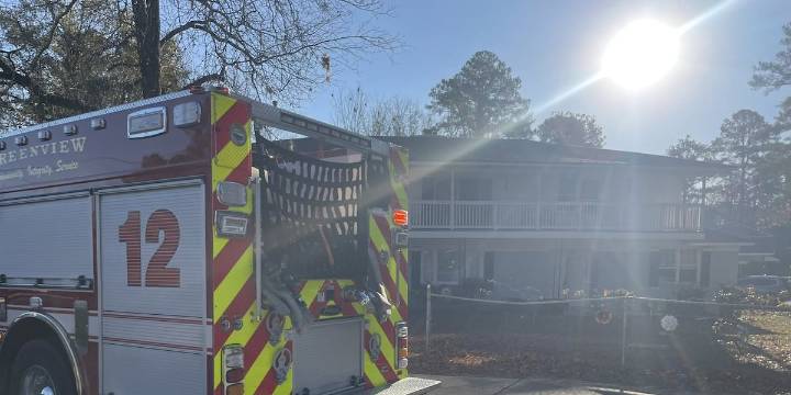 Early morning fire in Columbia displaces 5 people