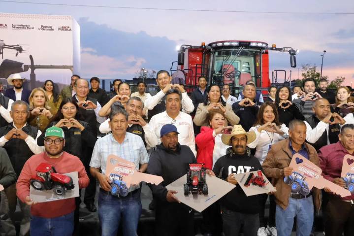 Puebla entrega 357 equipos agrícolas en segunda etapa de modernización del campo