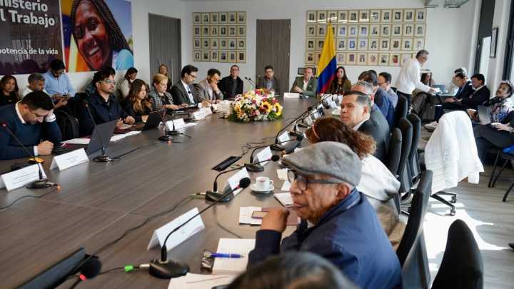 Así quedaría el salario mínimo en 2026 si se aprueba aumento del 13,3 que analiza el gobierno