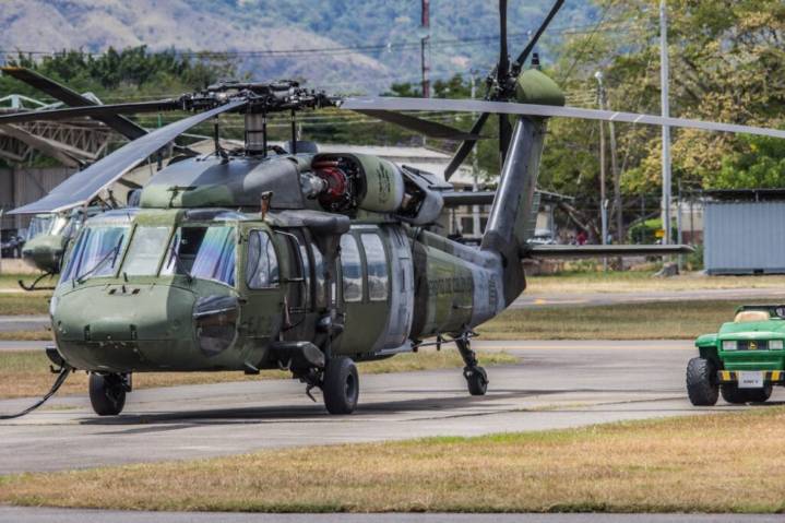Colombia capacita técnicos en mantenimiento de helicópteros Black Hawk