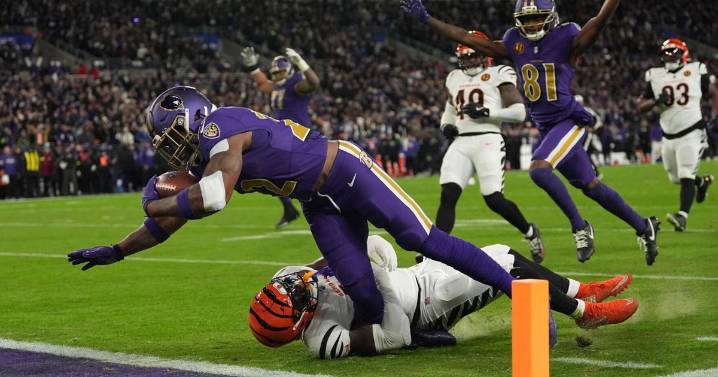 Derrick Henry and Travis Kelce among 32 nominees for Walter Payton NFL Man of the Year Award