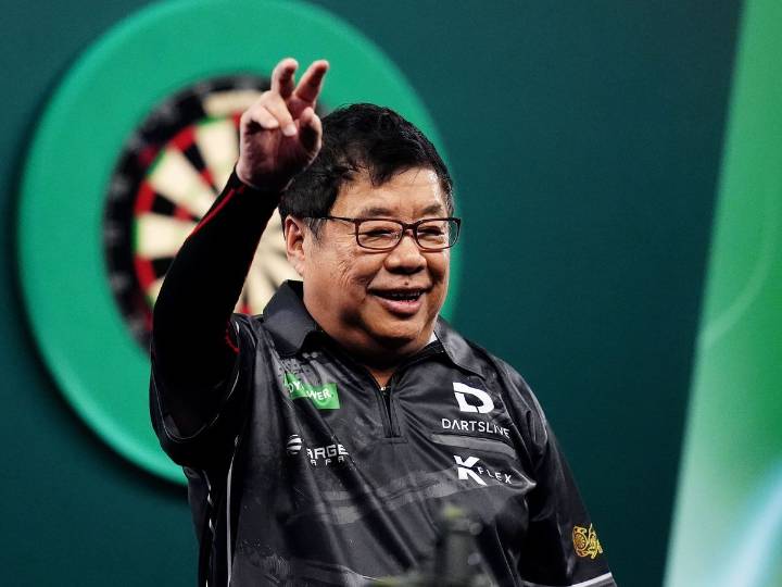 Paul Lim makes World Darts Championship history to set up Luke Humphries rematch