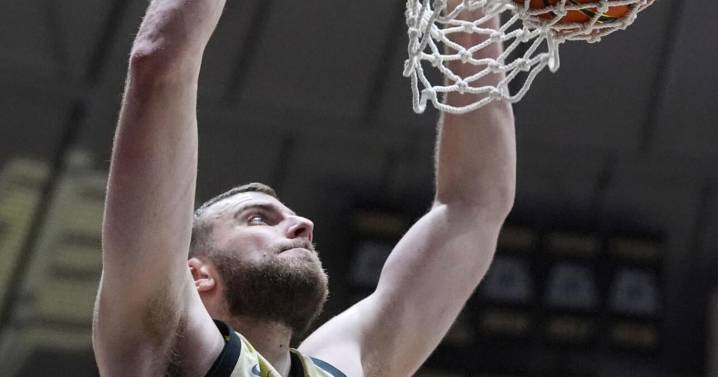 Oscar Cluff scores 22, Braden Smith reaches new milestone as No. 6 Purdue beats Marquette 79
